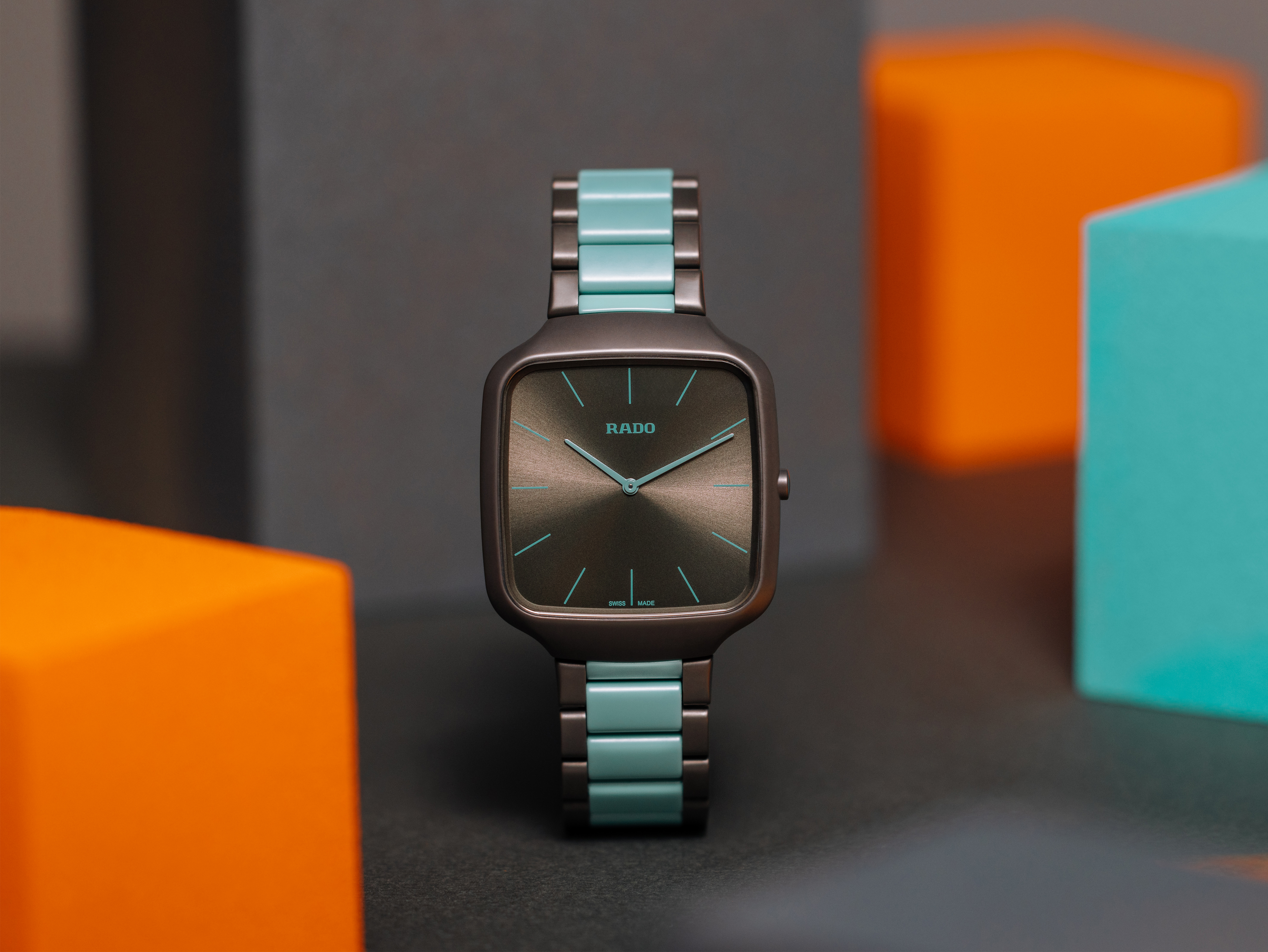 true-square-thinline-les-couleurs-le-corbusier